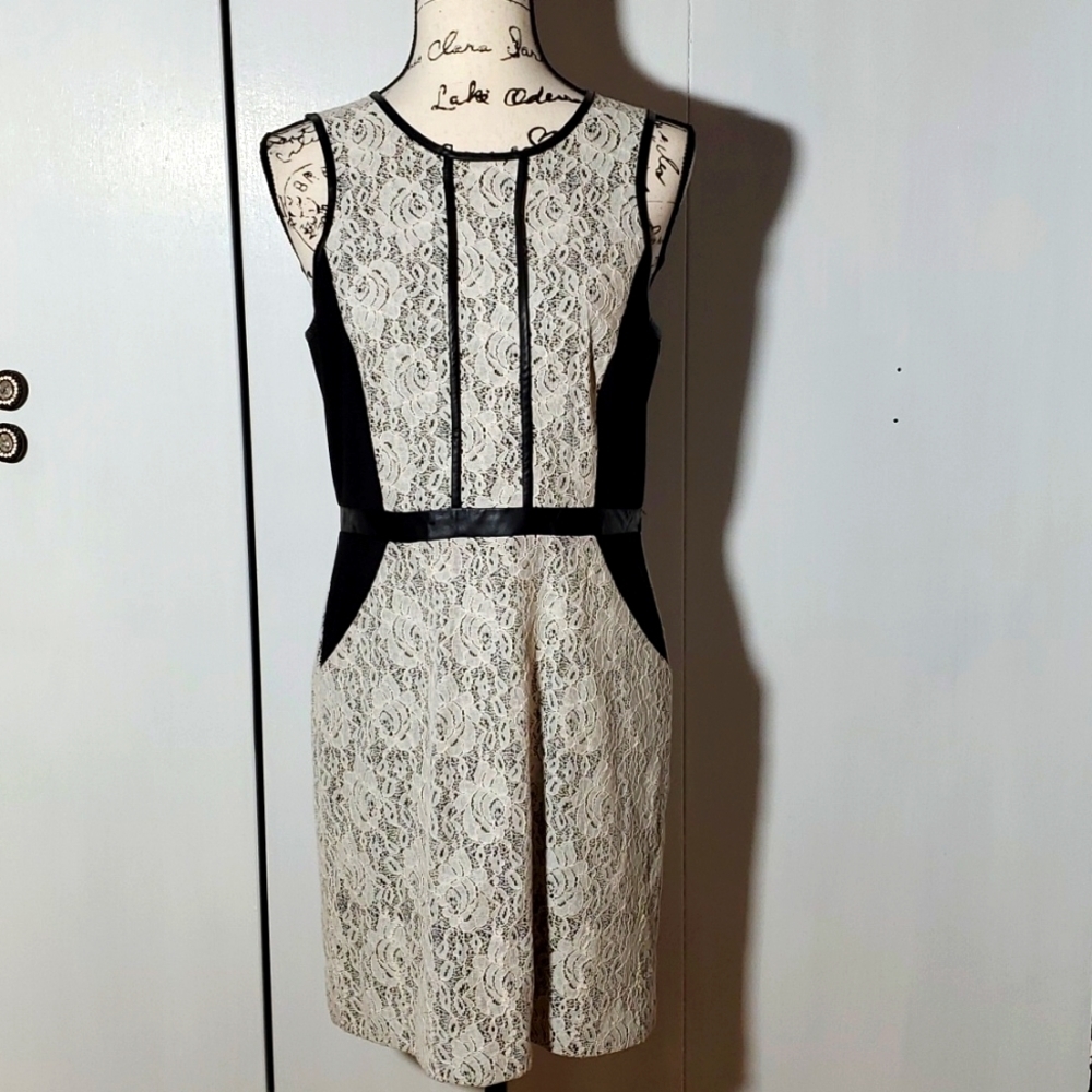 Kensie- Womens White Lace and Black accent Sleeveless Dress Sz.Medium